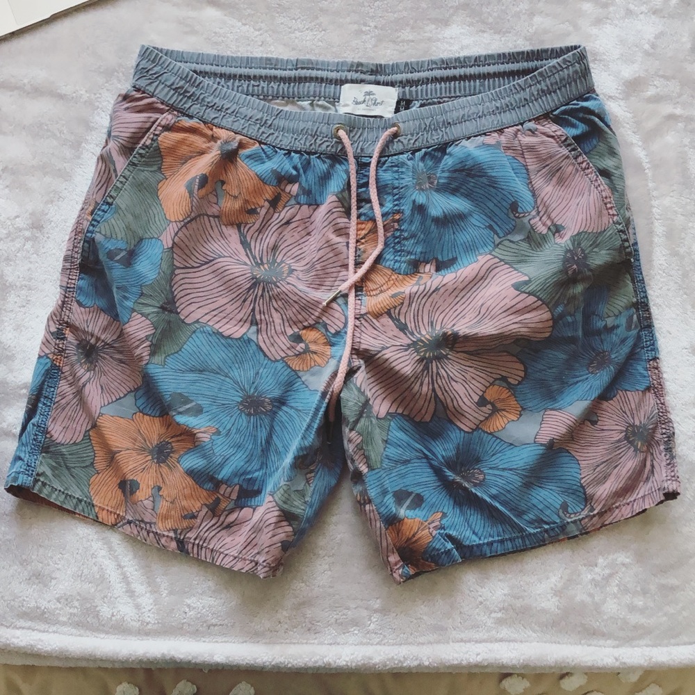 Men’s swim shorts